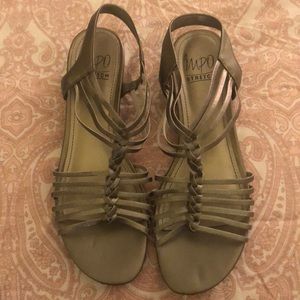 IMPO stretch sandals.